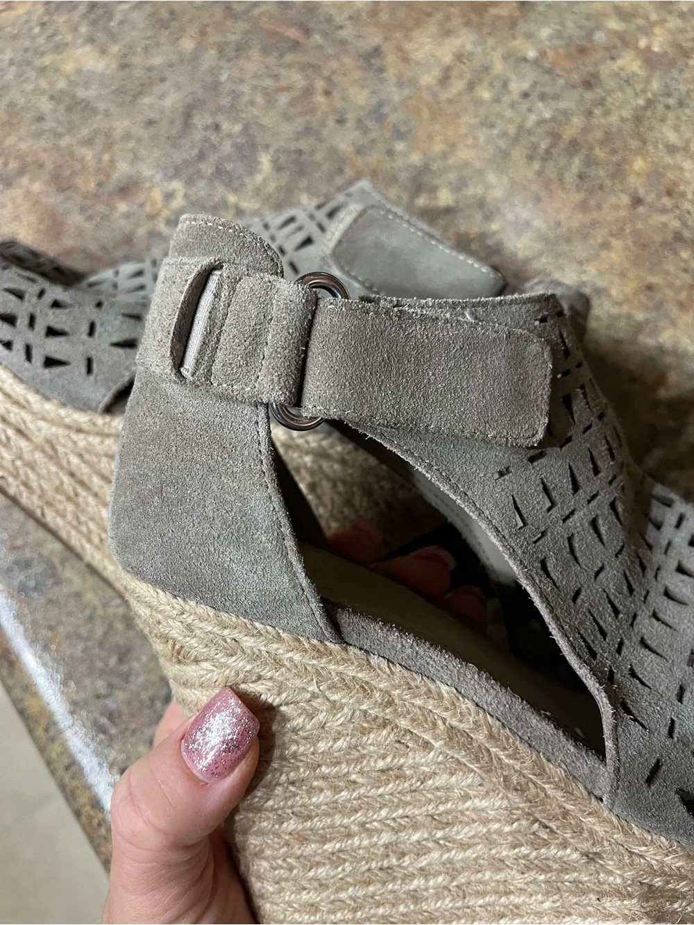 Marc Fisher Helina Suede Espadrille Wedge 6.5M Taupe Gray Laser Cut Boho